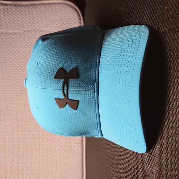 Under Armour Golf Velcro Back Hat - Picture 1 of 3